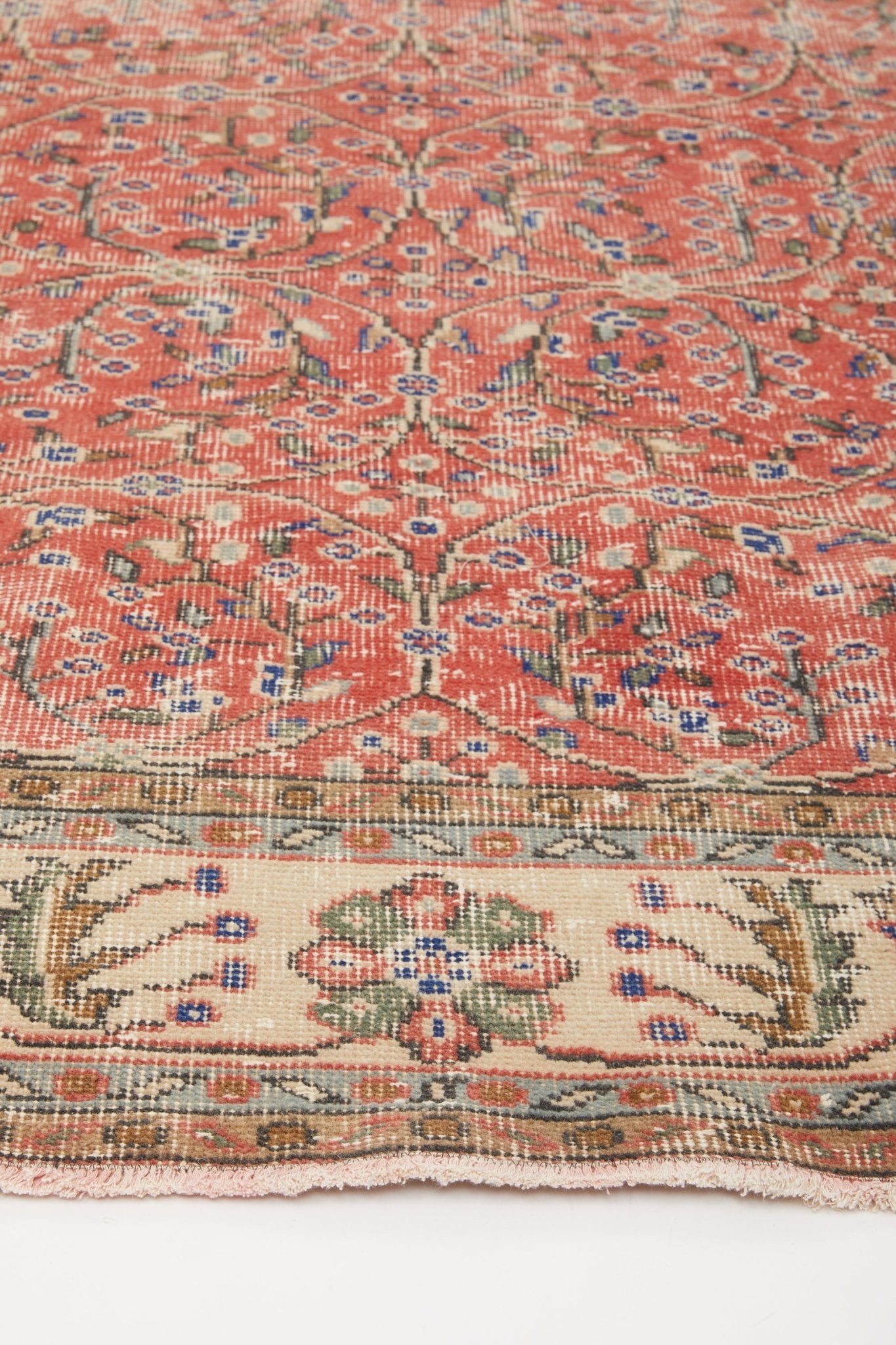 'Adelaide' Vintage Turkish Distressed Area Rug - 5'5'' x 9'1'' - Canary Lane