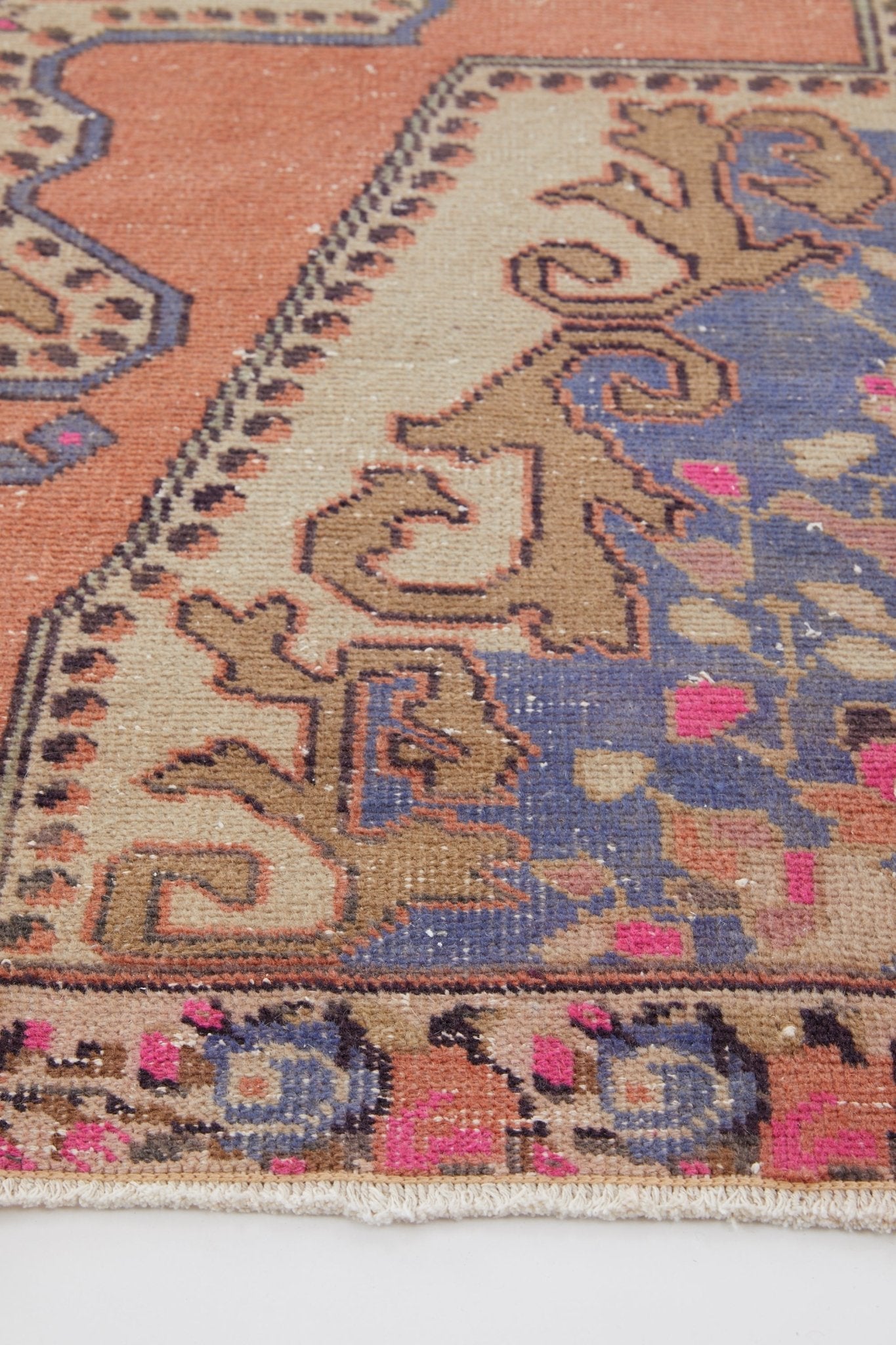'Beatrice' Distressed Vintage Oushak Area Rug - 4'4'' x 7'5'' - Canary Lane