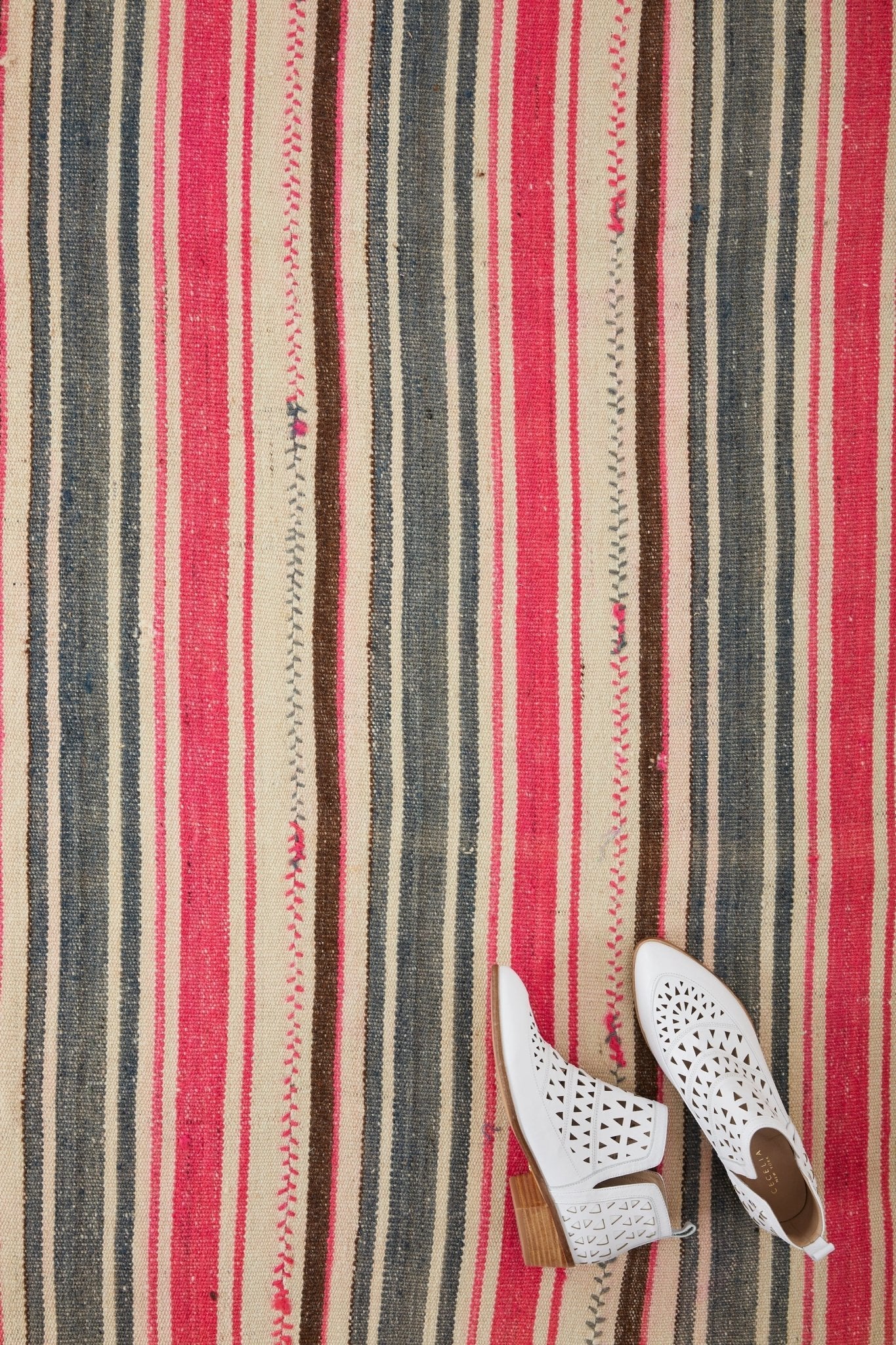 'Berry' Vintage Heirloom Area Rug - 5'9