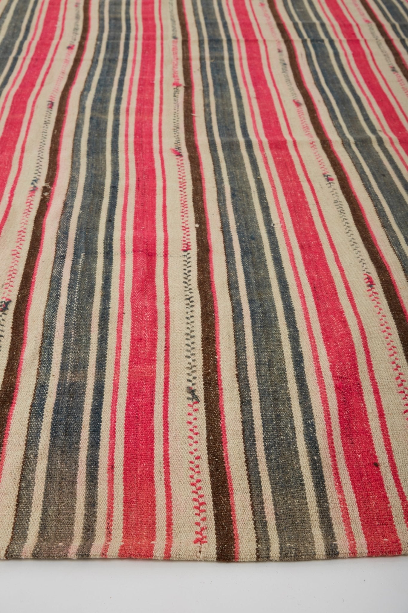 'Berry' Vintage Heirloom Area Rug - 5'9