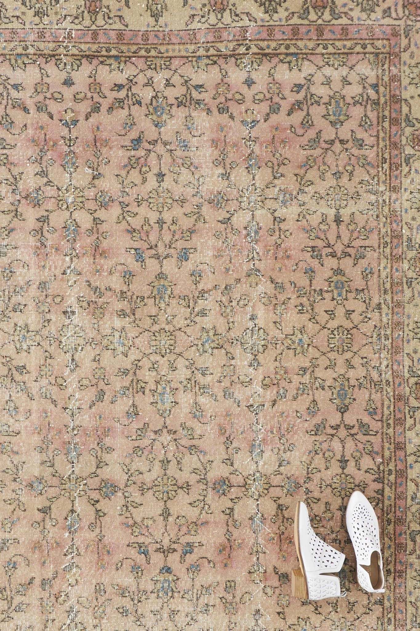 ‘Blossom’ vintage Turkish Rug - 6' x 9'2