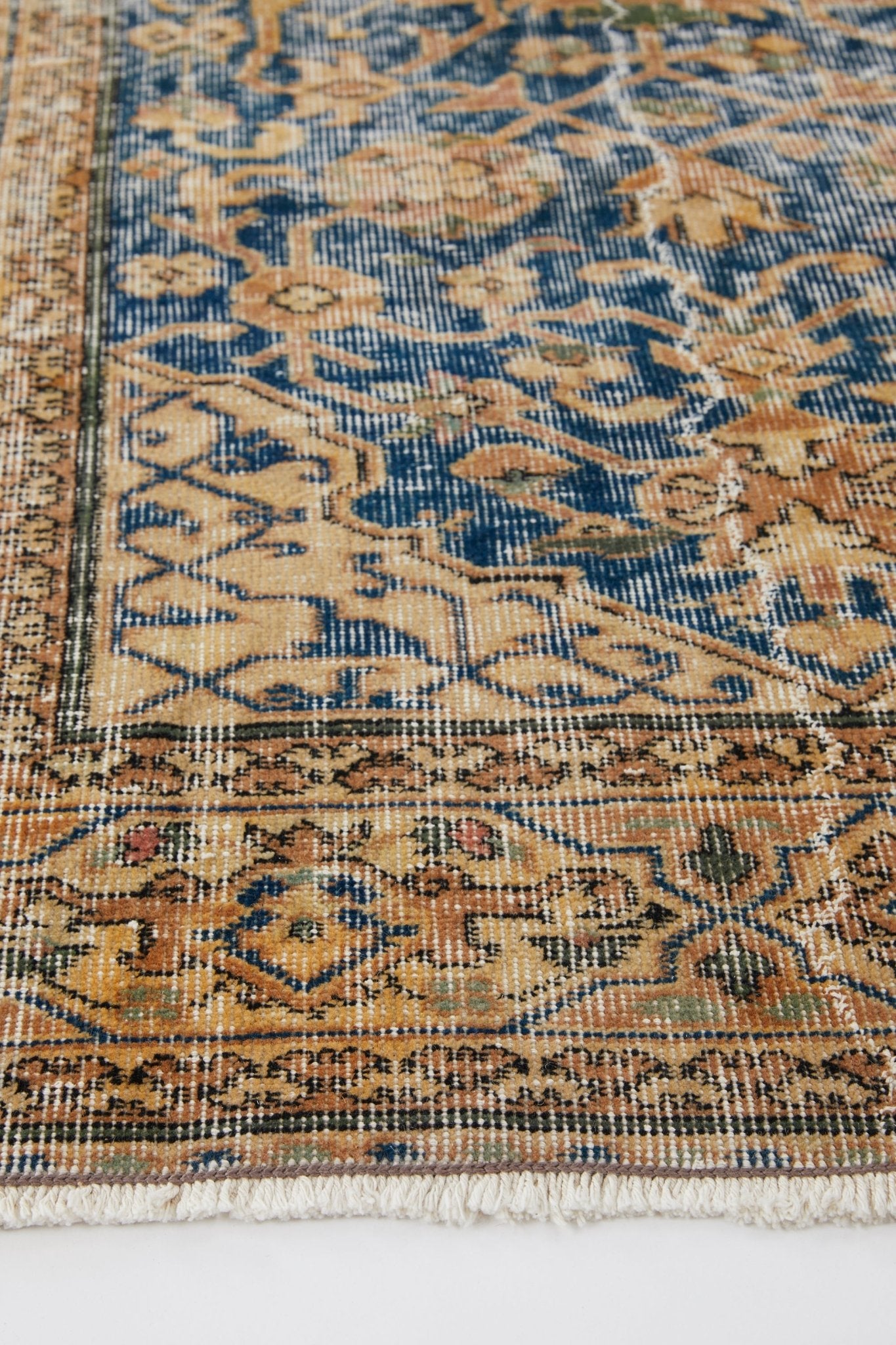 'Dusk' Turkish Vintage Distressed Area Rug - 4' x 5'5