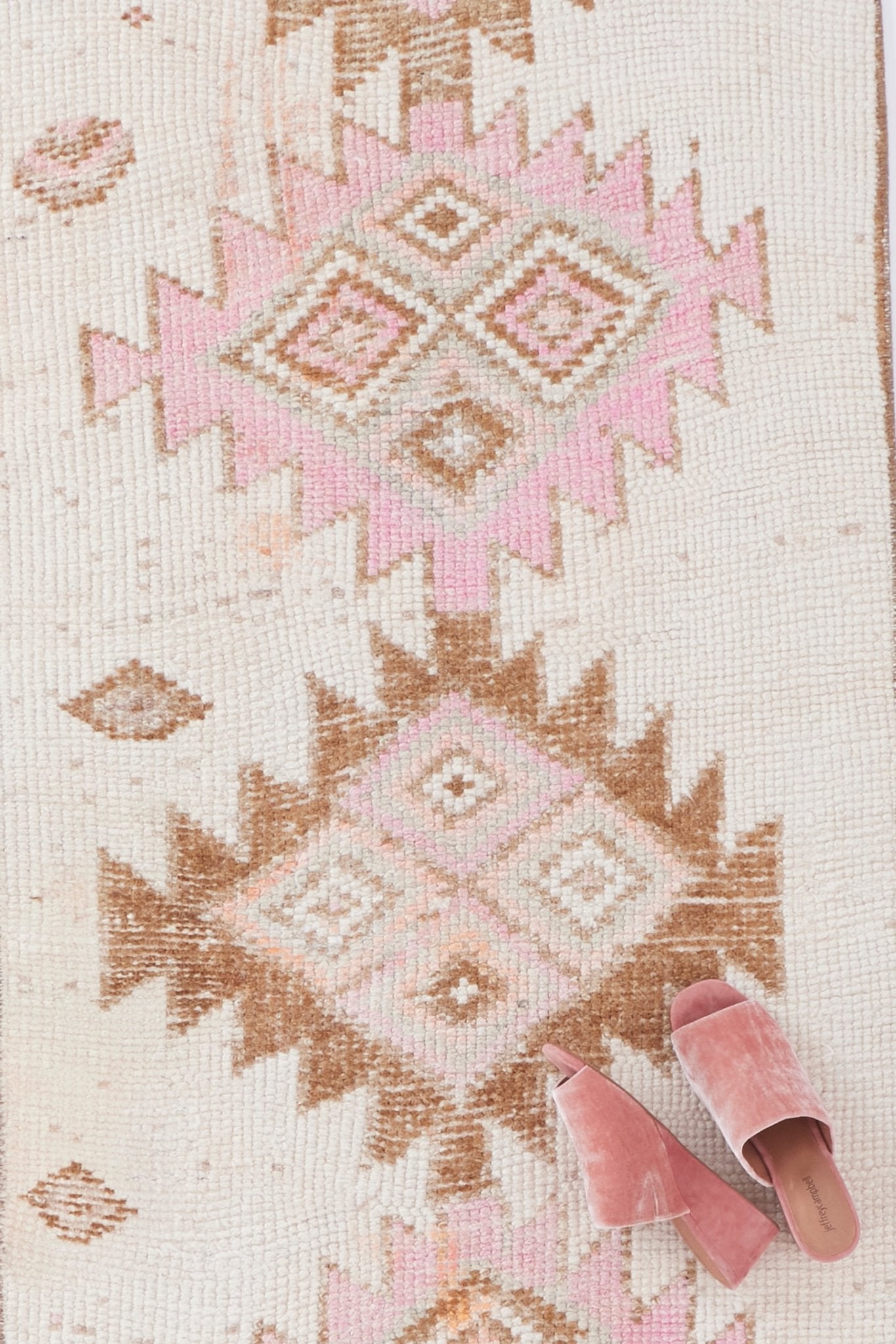 'Faye' Rare Vintage Turkish Runner - 2'6.5'' x 10'2'' - Canary Lane
