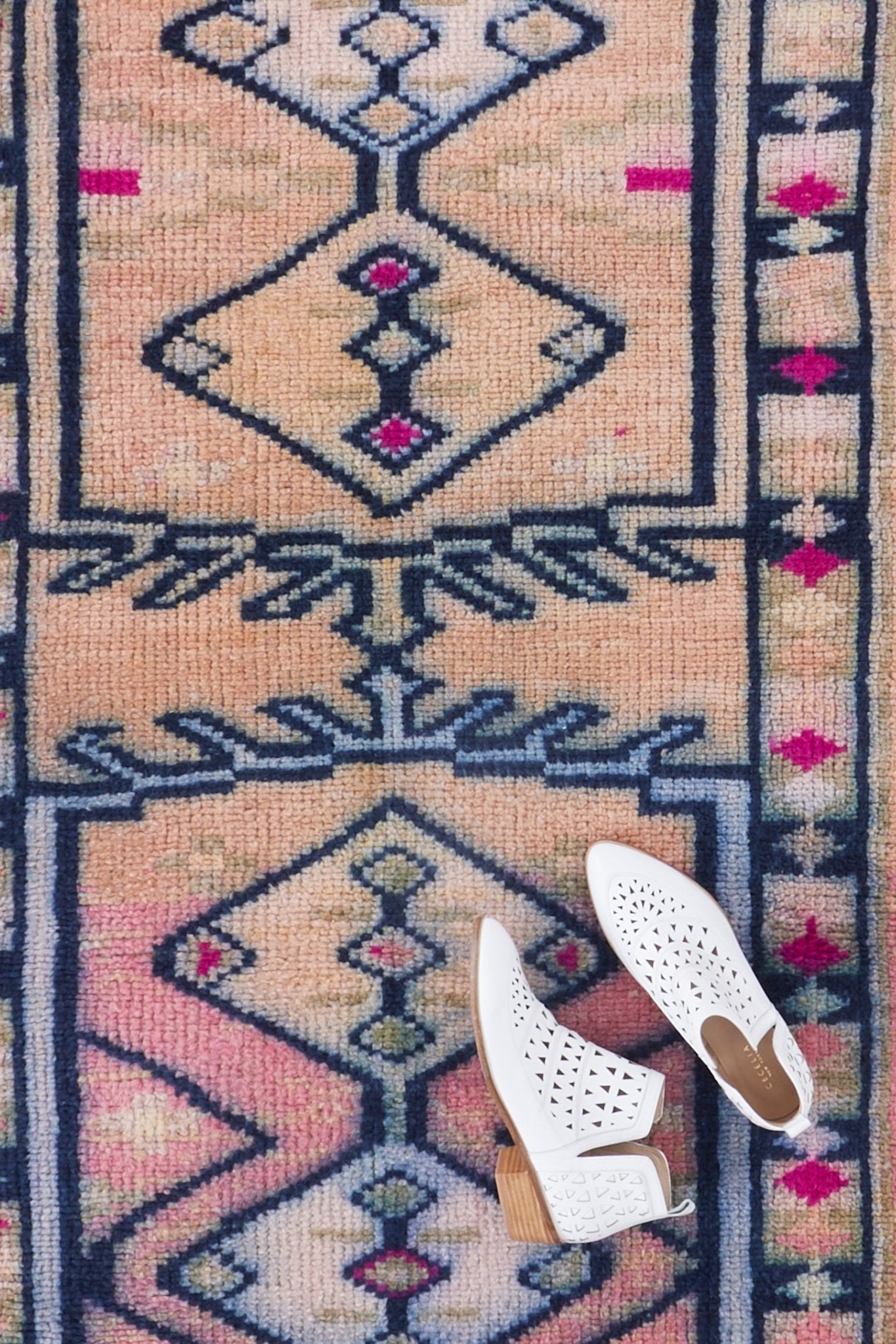 'Iris' Turkish Vintage Runner Rug - 3'' x 12'8'' - Canary Lane