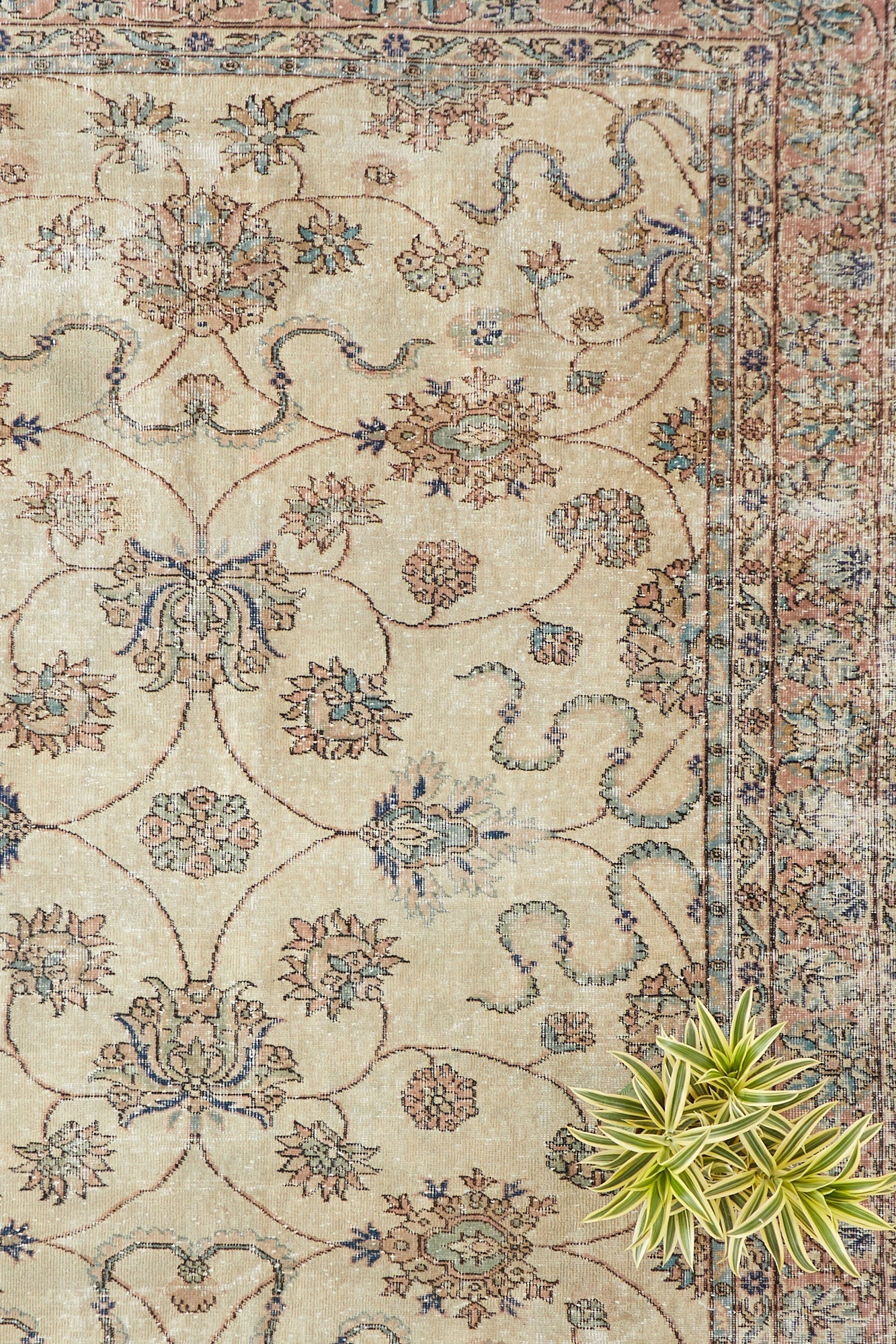 'Libra' Turkish Vintage Area Rug - 6'8