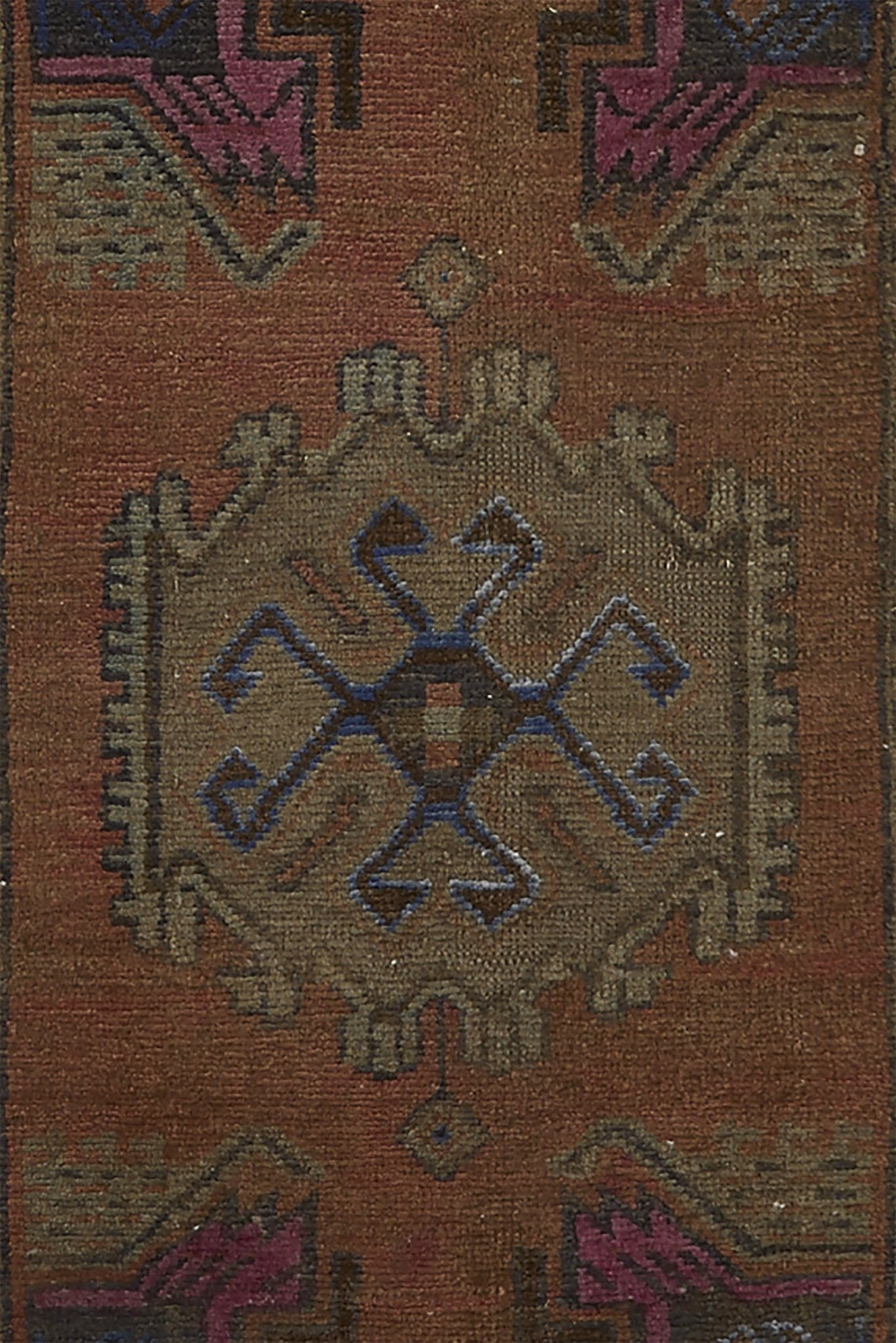 No. 592 Mini Rug - 1'6.5