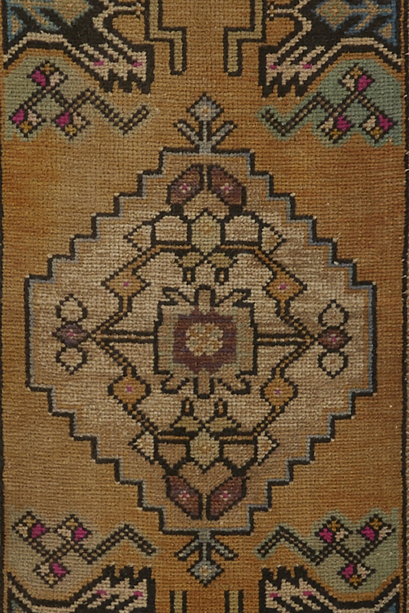 No. 772 Mini Rug - 1'7