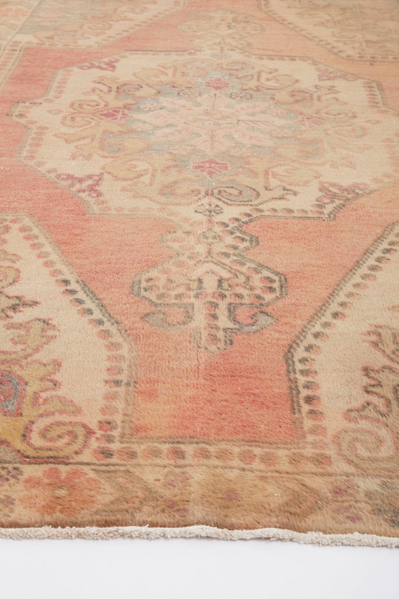 'Soleil' Distressed Vintage Oushak Area Rug - 4'5'' x 7'2'' - Canary Lane