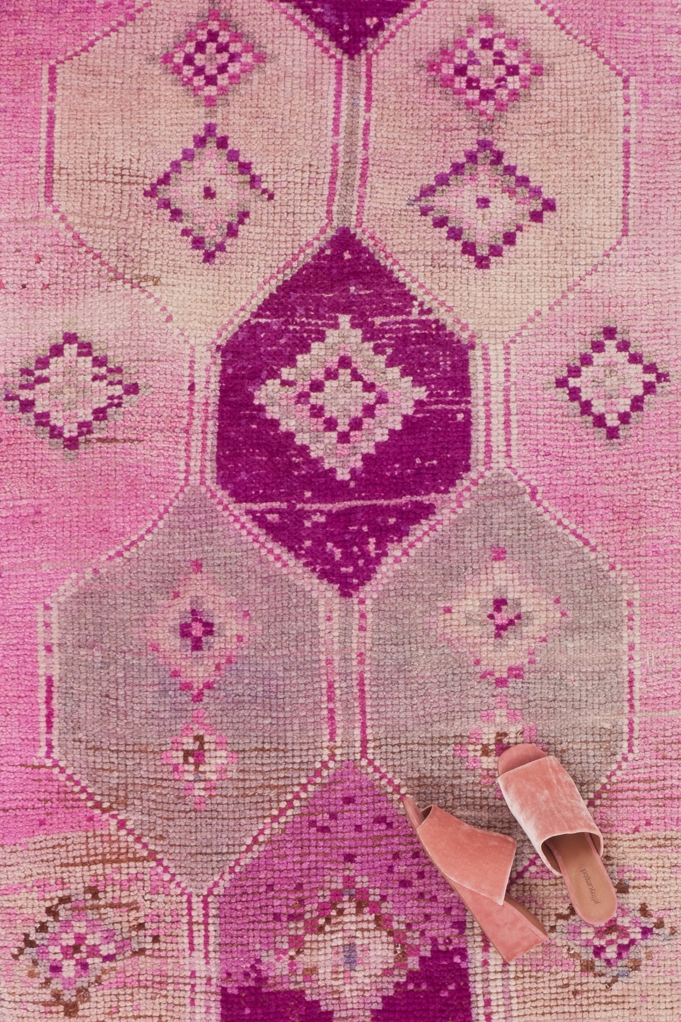 'Valencia' Vintage Turkish Runner - 3'2'' x 12'3'' - Canary Lane