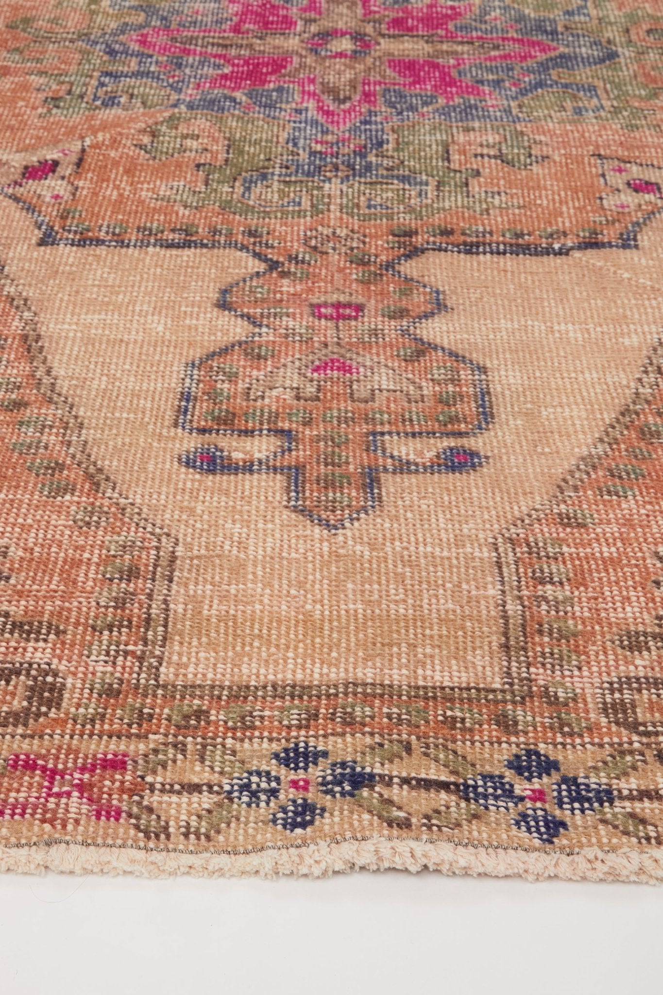 'Winslow' Distressed Vintage Oushak Area Rug - 4'4'' x 7'6'' - Canary Lane