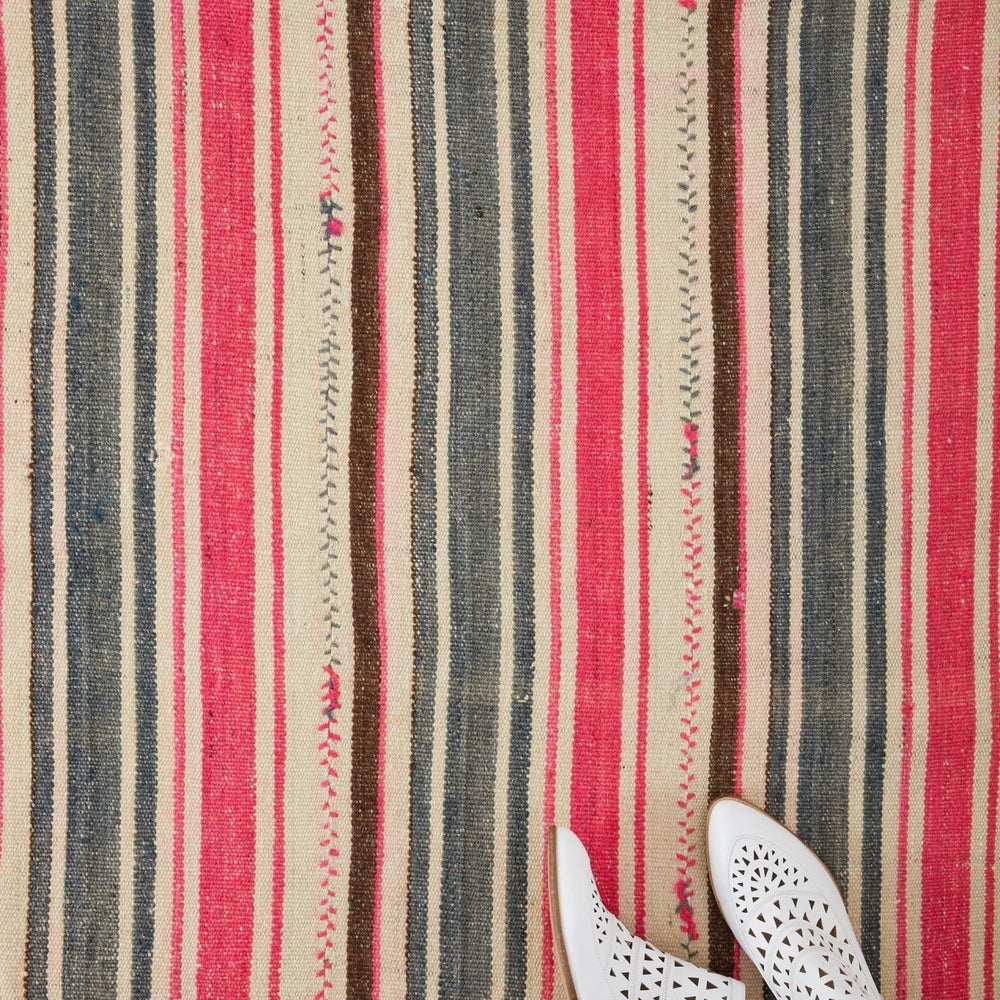
                  
                    'Berry' Vintage Heirloom Area Rug - 5'9" x 10'8" - Canary Lane
                  
                