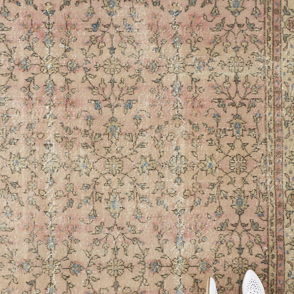 
                  
                    ‘Blossom’ vintage Turkish Rug - 6' x 9'2" - Canary Lane
                  
                