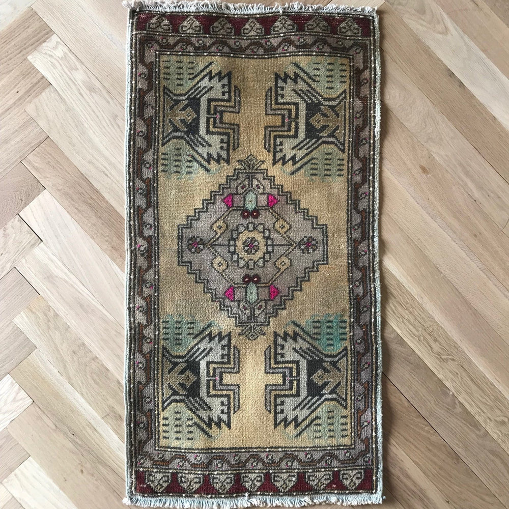 Flash Sale Rug #5 - Canary Lane