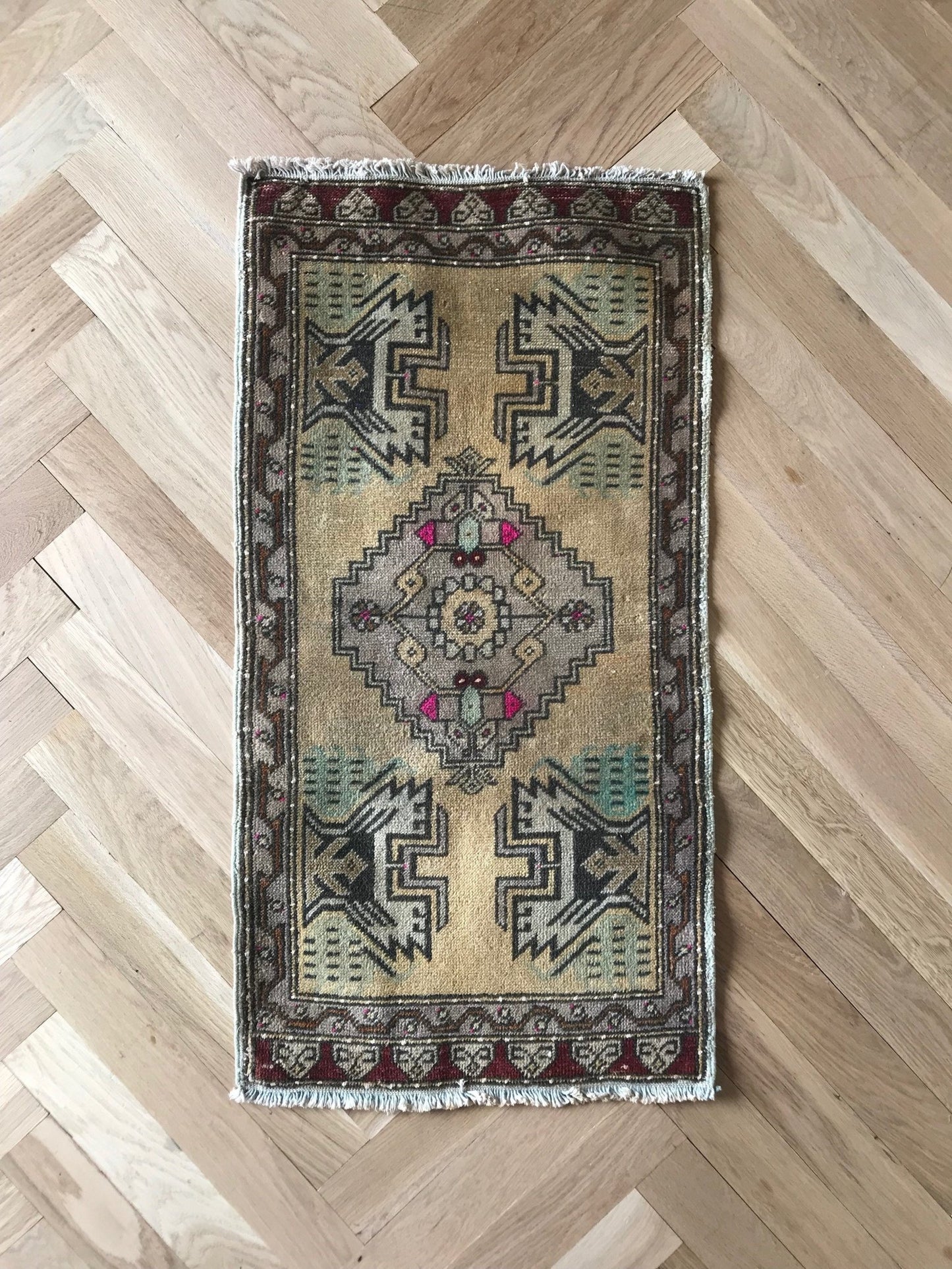 Flash Sale Rug #5 - Canary Lane