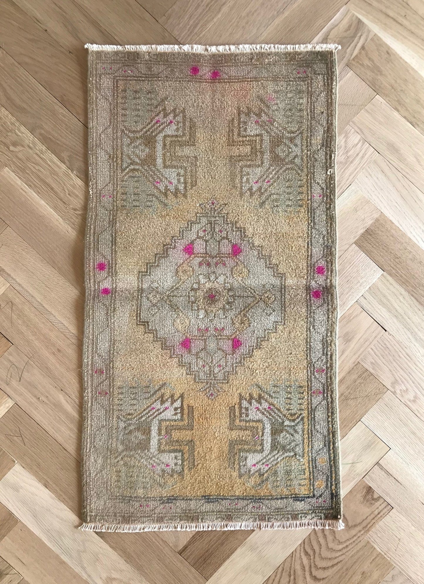 Flash Sale Rug #8 - Canary Lane