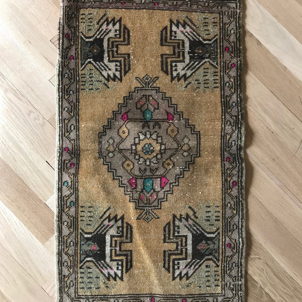 Flash Sale Rug #9 - Canary Lane