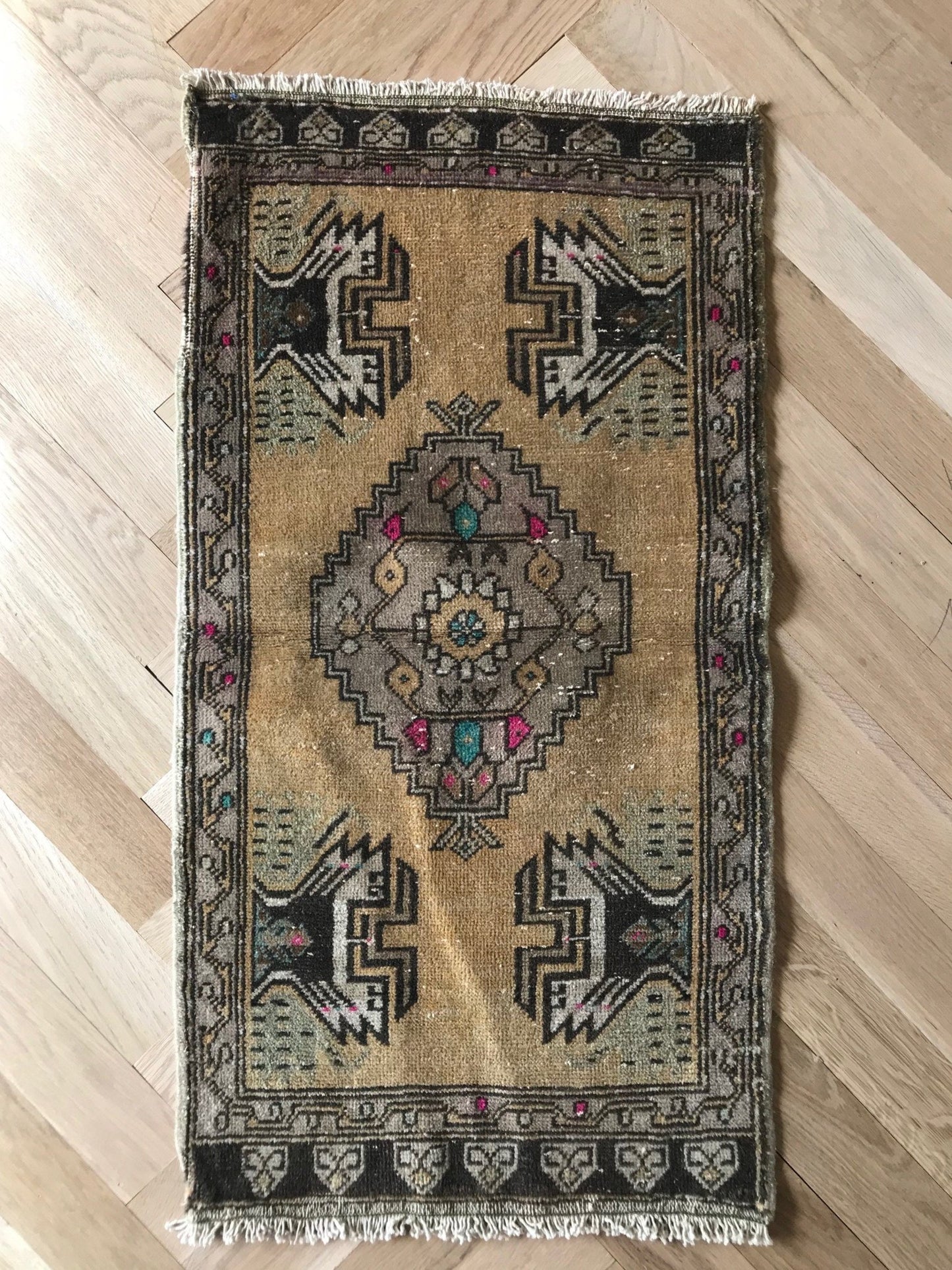 Flash Sale Rug #9 - Canary Lane