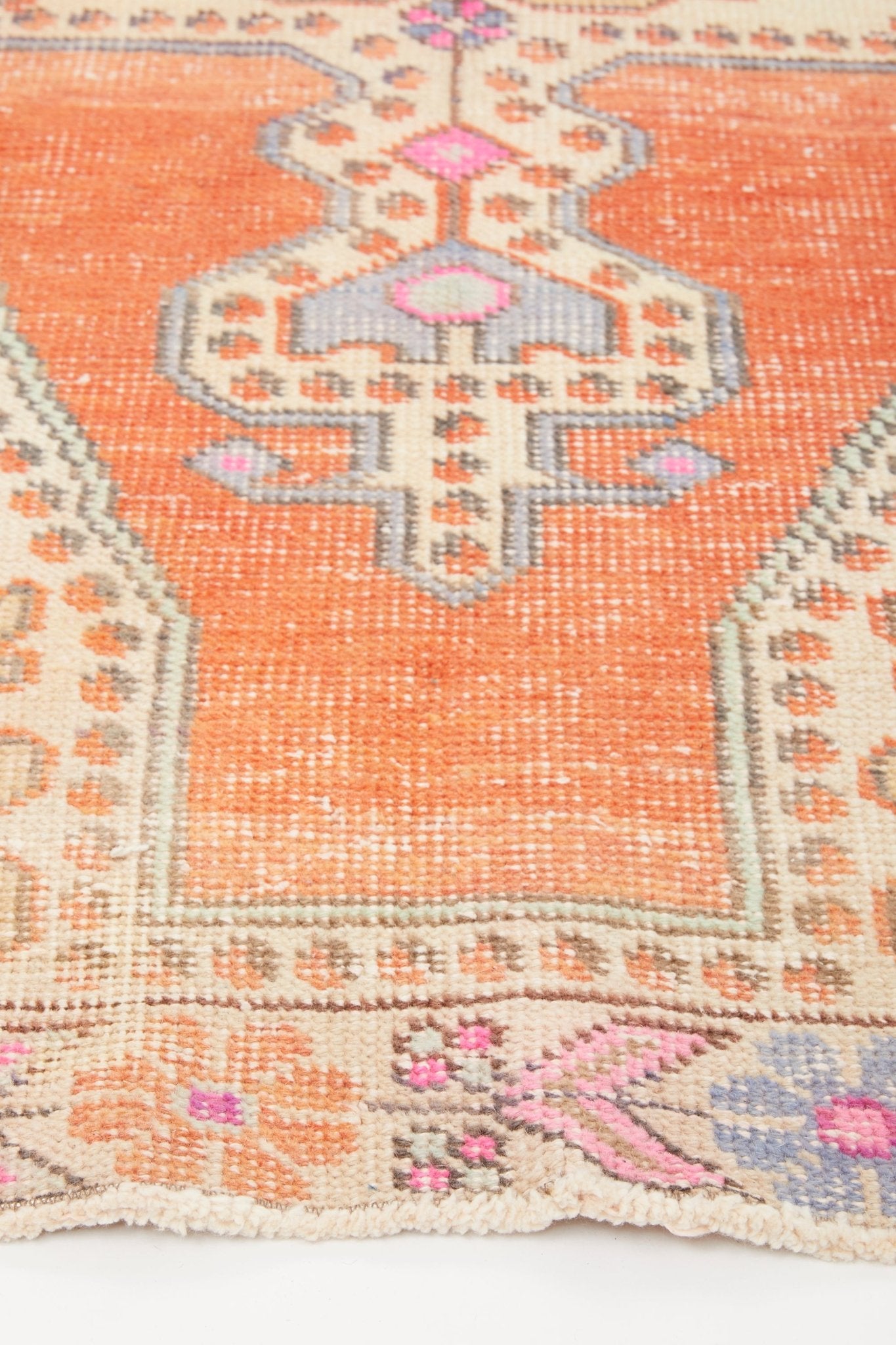 'Moriah' Vintage Turkish Area Rug - 4'2.5'' x 7'1'' - Canary Lane