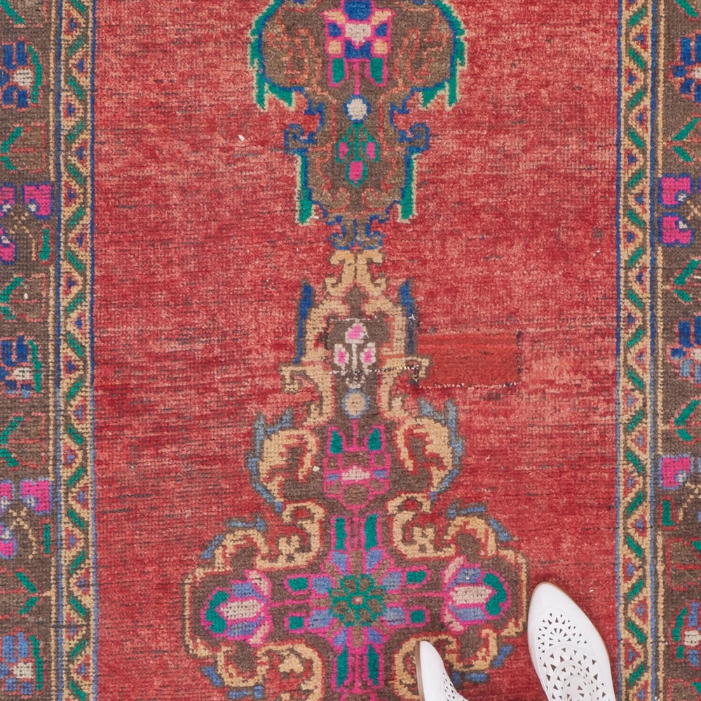 
                  
                    'Sydney' Vintage Turkish Runner - 3'2'' x 9'11.5'' - Canary Lane
                  
                
